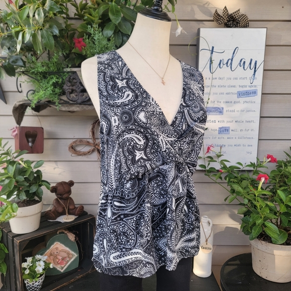LOFT ♡ Gorgeous Black 'n White Paisley V Neck Babydoll Sleeveless Blouse XS|S/M - Picture 5 of 15